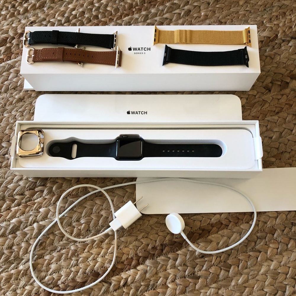 Apple 3 GPS series watch! Barely used!!
